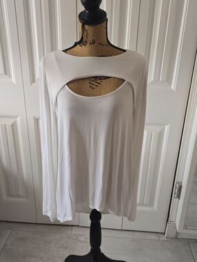 BCBGMaxAzria White Long-Sleeve Cutout Top